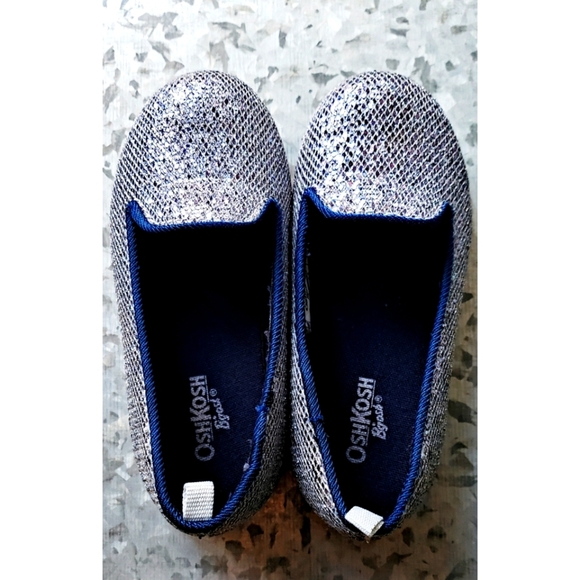 74. 2/$15 OshKosh B'gosh Girls loafers - Picture 4 of 6